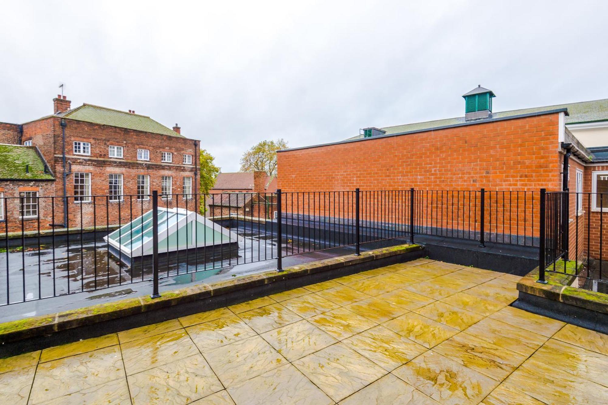 Modern Central Abode - Roof Terrace Apartment *