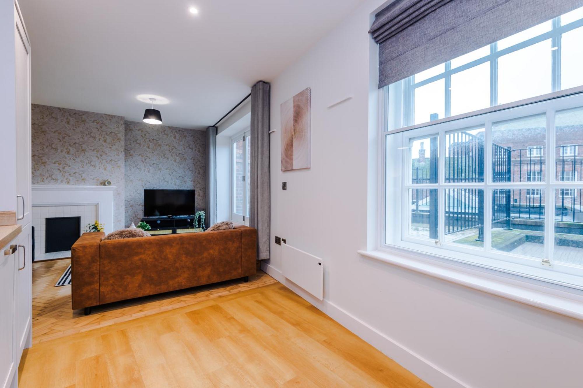 Modern Central Abode - Roof Terrace Apartment *